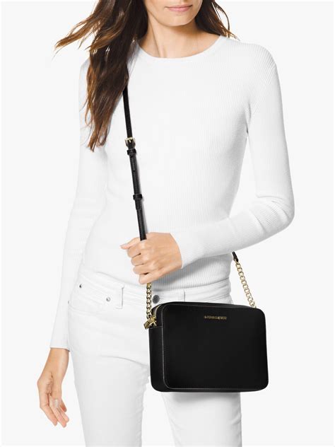 Michael Kors Jet Set Crossbody .